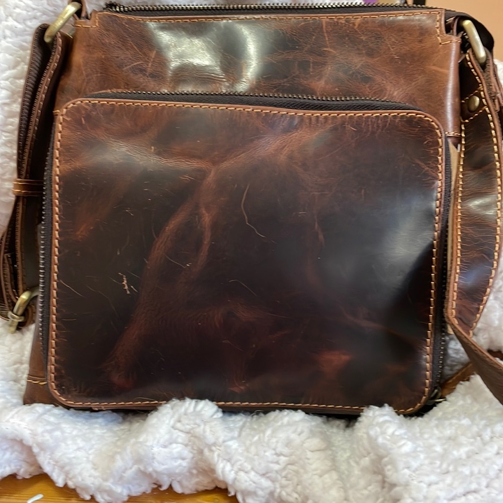 Classic Brown Leather Crossbody Bag with Front Pocket
